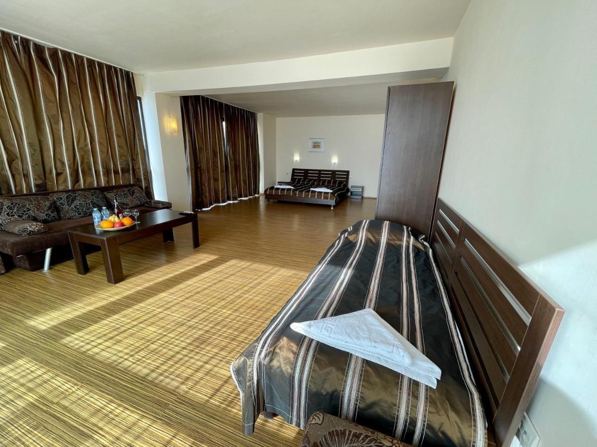 At The American'S Hotel Pomorie Exterior photo