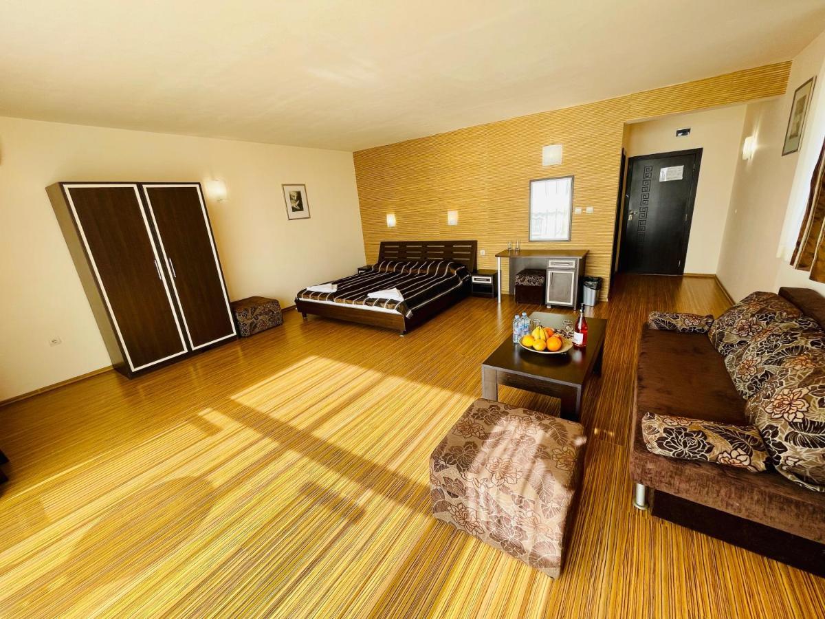 At The American'S Hotel Pomorie Exterior photo